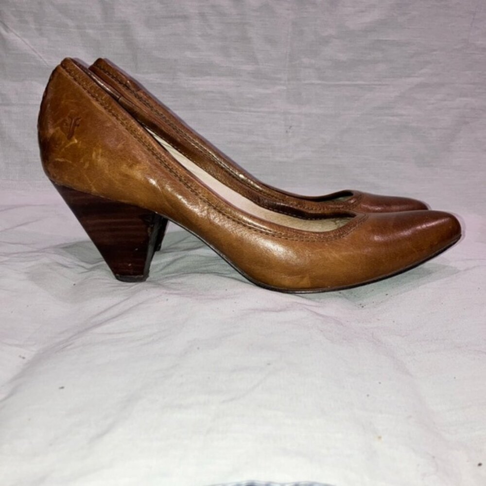 Size 8 1 2 Frye Brown Leather Heels with Tapered Design